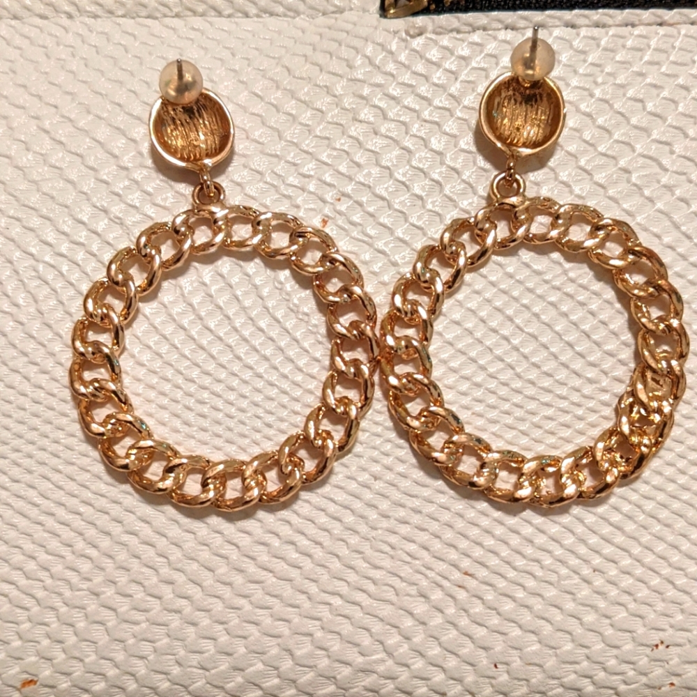Pair of earrings